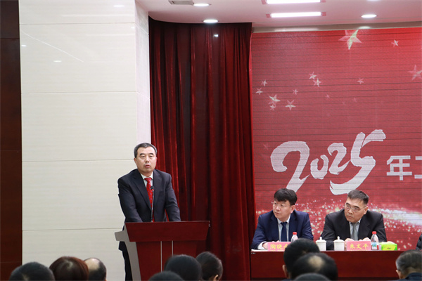 凝智慧聚合力加速實(shí)現(xiàn)百龍夢(mèng)！|百龍創(chuàng)園2025年工作總結(jié)暨表彰大會(huì)隆重召開(kāi)